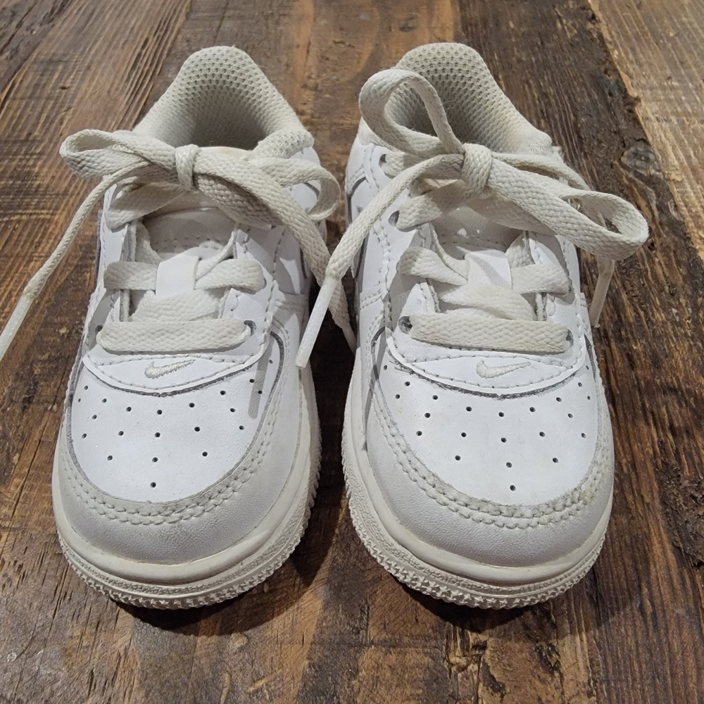 NIKE BABY AIR FORCE 1'S SIZE 5C